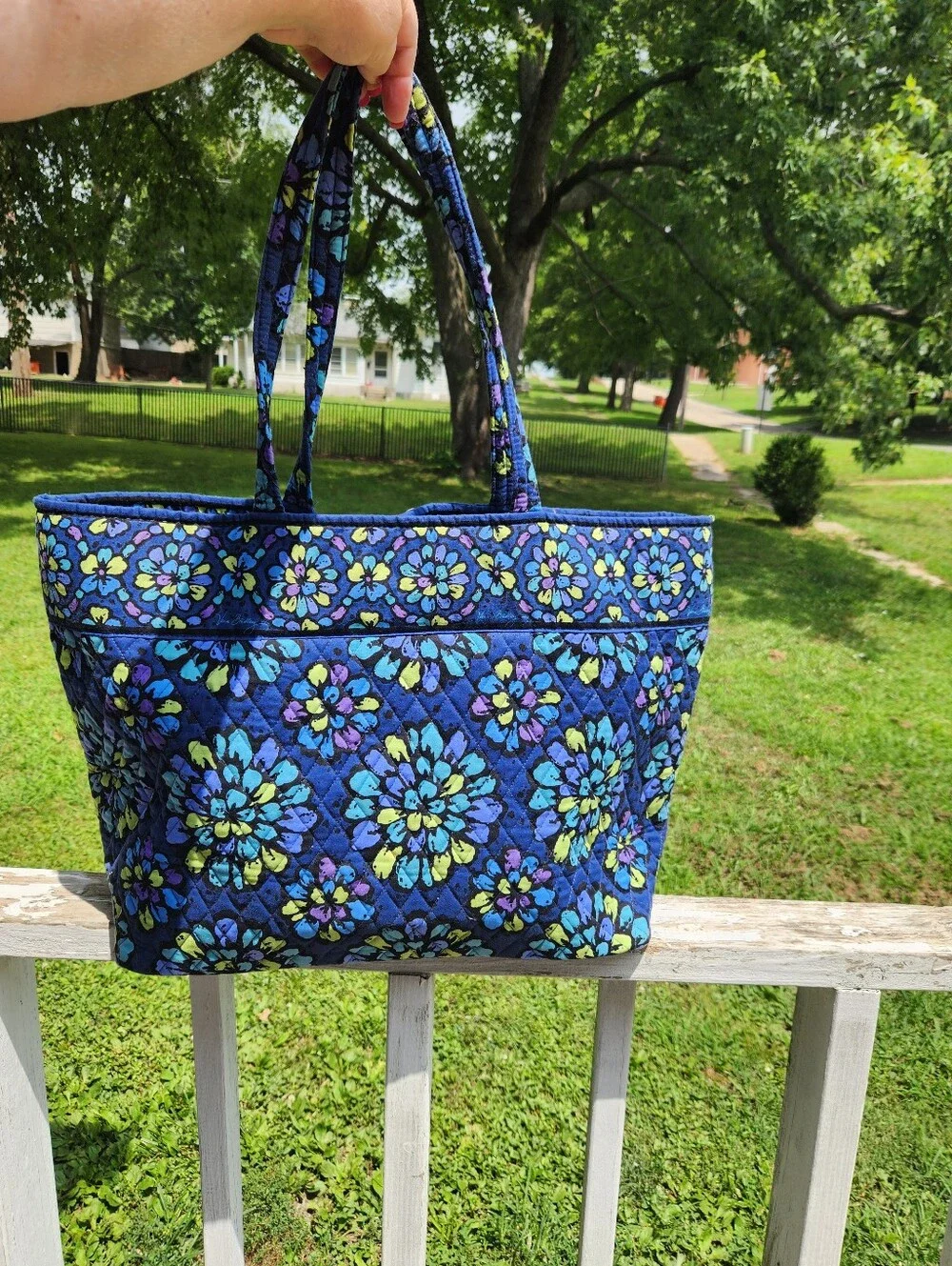 Vera Bradley Large Quilted Tote Bag In Retired Indigo Pop Pattern EUC